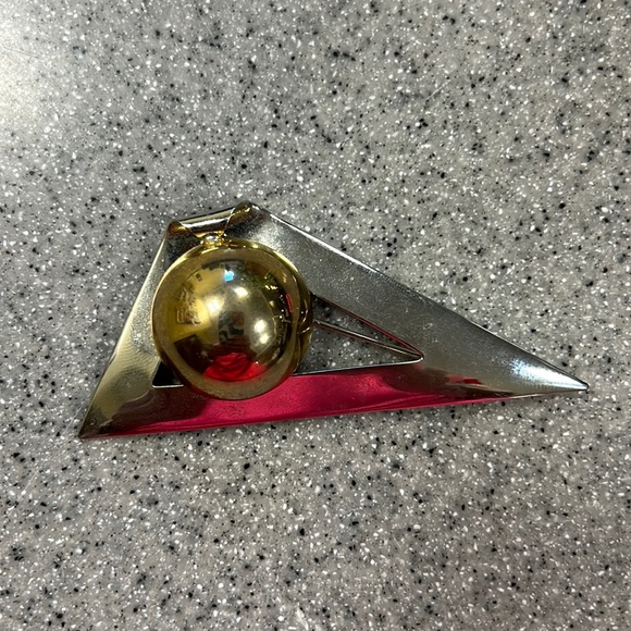 RARE super cool contemporary and modern 80s sculptural pin in silver metal - Picture 1 of 4